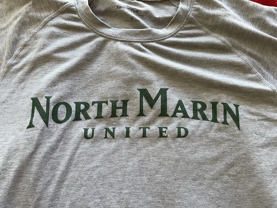 Camiseta Pullover Gris Sport Tek Niño Manga Corta Fútbol North Marin United M Foto 3 de 4