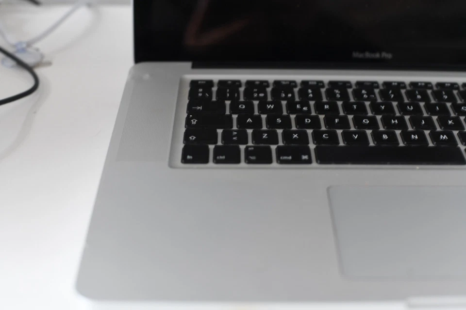 APPLE MACBOOK PRO 15" 2.4GHZ i7, 16GB RAM, 250GB SSD, A1398 - ANY OS - Image 2 of 4