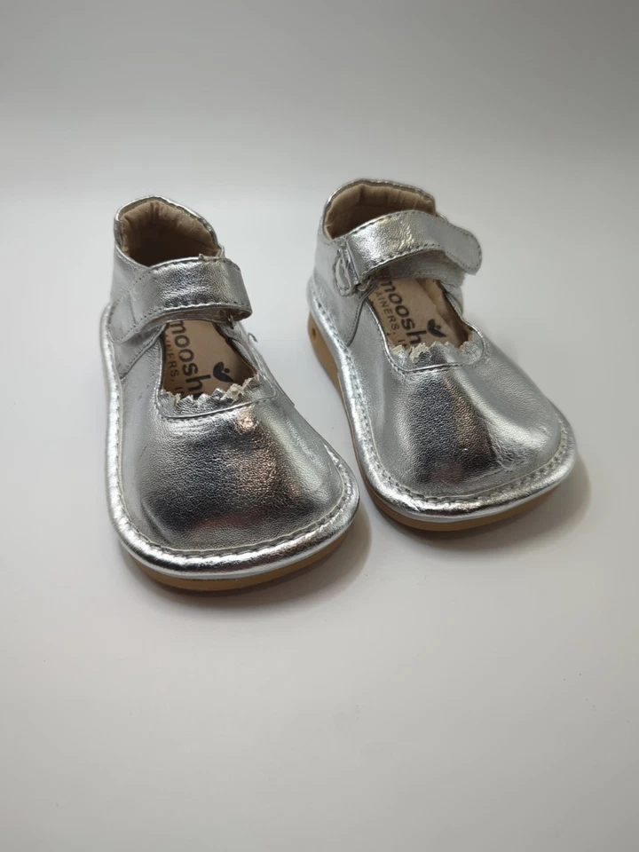 Zapatos Mooshu Trainer Plateados Niñas Gancho y Lazo Talla 4 EE. UU. Niños Foto 2 de 4