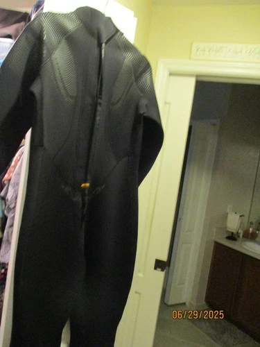 Akona Women's 7mm Quantum Stretch Full Wetsuit Glued & Blind Stitched Size 15/16
