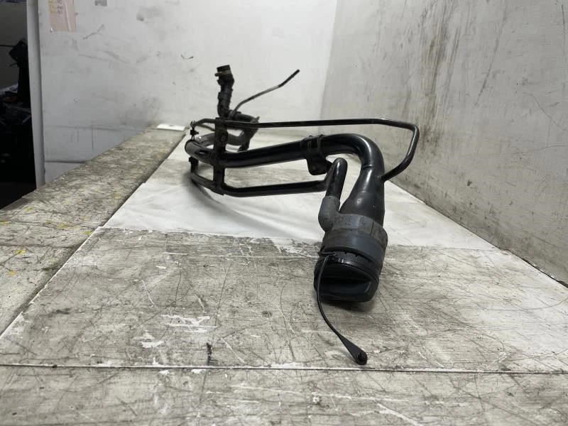 2011 TOYOTA RAV4 FUEL FILLER NECK OEM+ - Image 4 of 4