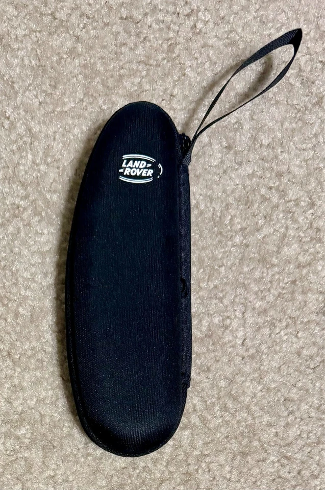 Manómetro digital de neumáticos y estuche de almacenamiento con cremallera Land Rover Range Rover Foto 2 de 2