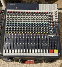 Soundcraft FX16II 16 Channel Mixer with Gator Case