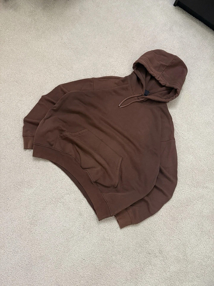 Sudadera con capucha pulóver holgada marrón H&M para hombre talla mediana con cordones Foto 2 de 4