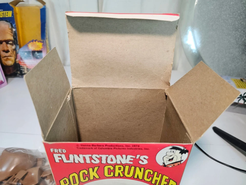 RARE Fred Flintstone's Rock Cruncher Amt Model Kit Hanna Barbera 1974 - Image 3 of 4
