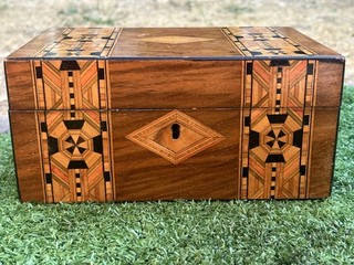 SUPERB 19thC TUNBRIDGE WARE BOX INTRICATE INLAID DECOR TO LID & FRONT c1880s