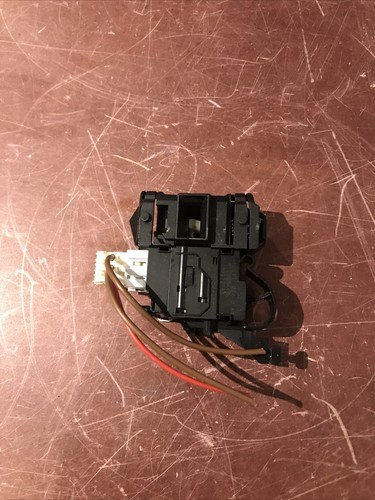 Indesit EWD81483 Waschmaschine - Türschlossmechanismus