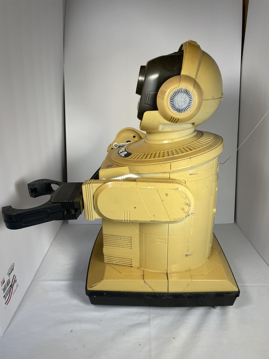 Robie Sr. RadioShack Classic Robot (Not Tested Selling In Robie Sr. RadioShack Classic Robot (Not Tested Selling In