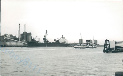 Liberian MV Luck trader & british paddle steamer waverley 1998 ship photo