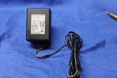 Netzteil  Stromanschluss Ladegerät  Battery Charger EMC out 4,5 V  c. 500 mA