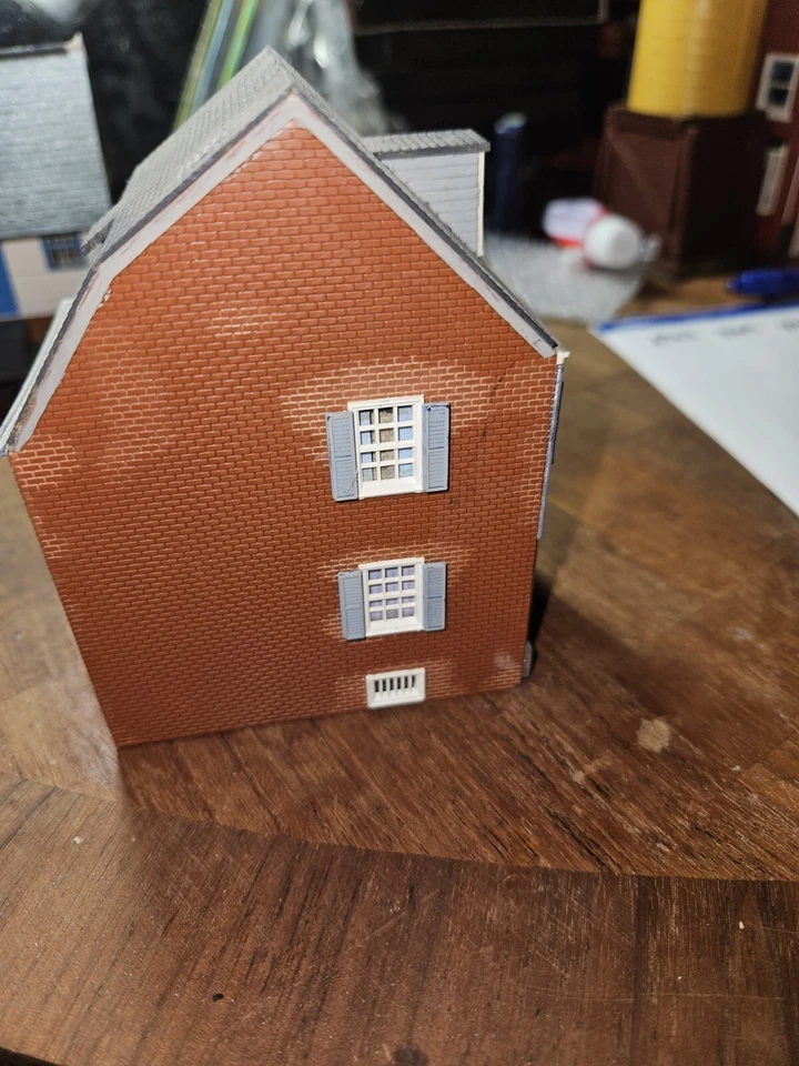 CASA GIRO CIDADE DE 2 ANDARES, MARROM (inv 8753) - Imagem 4 de 4