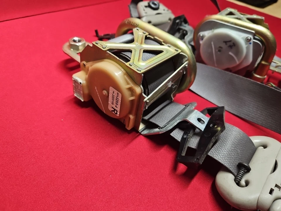 2004 - 2009 Dodge Durango - Conjunto de retrator de cinto de segurança dianteiro esquerdo/direito - Cinza - Imagem 4 de 4