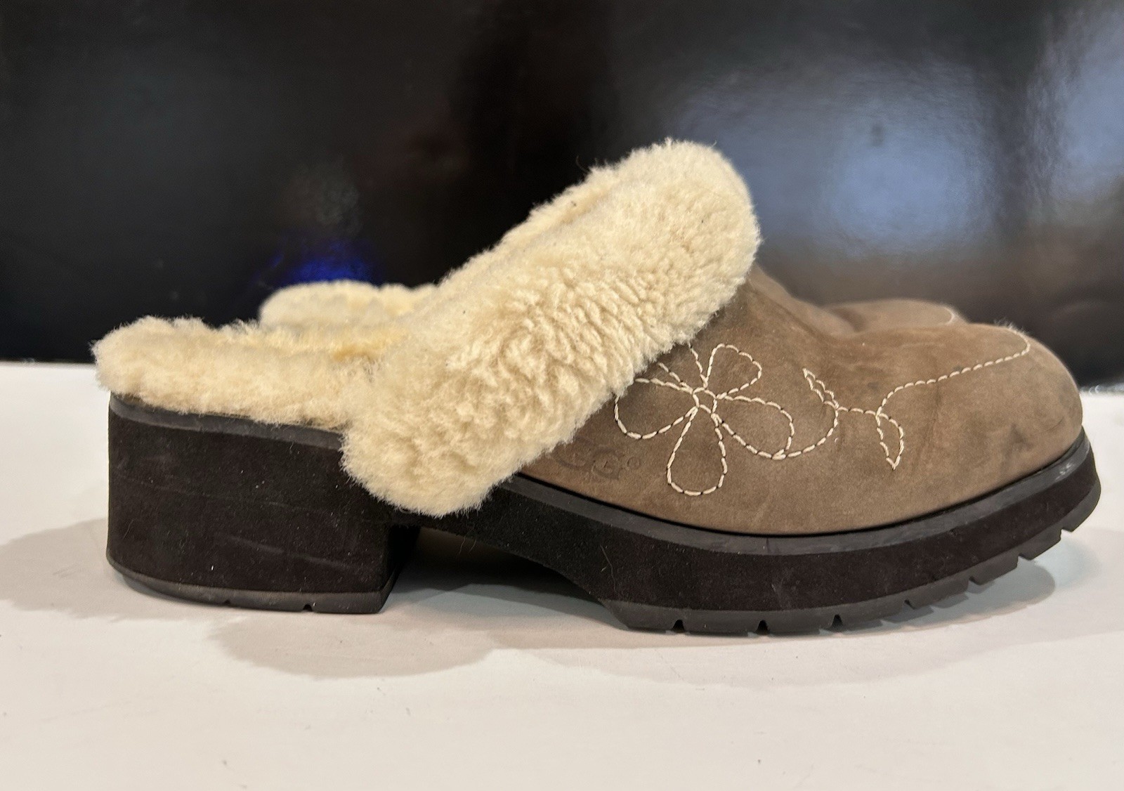 VTG Y2K UGG Australia Sheepskin Floral Embroidered Platform Clog Mule Size 9