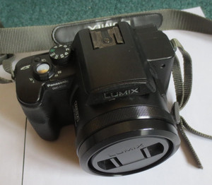 Panasonic LUMIX DMC-FZ20 5.0MP 12x Zoom  Bridge Camera, Battery Charger - Tested