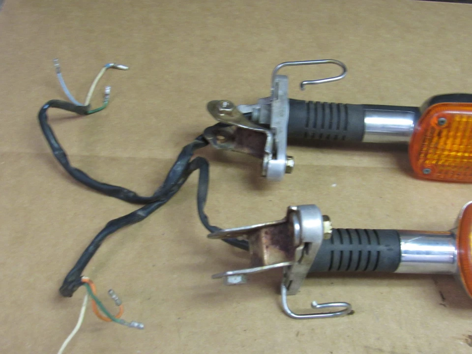 1984 Honda VF700C Magna Front Turn Signals - Image 4 of 4