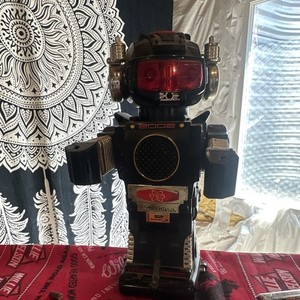 Vintage Battery Operated Robot Toy Figure Black/Red Red Visor MPN 2002