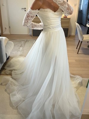 Completely NEW UNALTERED wedding dress