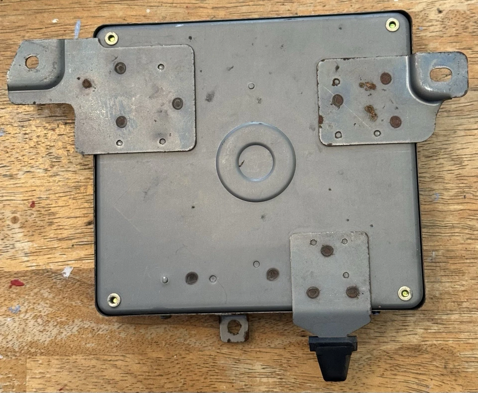 19911993 MAZDA B2600i TRUCK ECM ECU CONTROL MODULE G630 18 881 E2T03085T G2U - Image 2 of 4