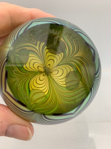 Orient & Flume Paperweight Iridescent Peacock Feather Pulls Signed & Dated 1980 - Picture 6 of 20