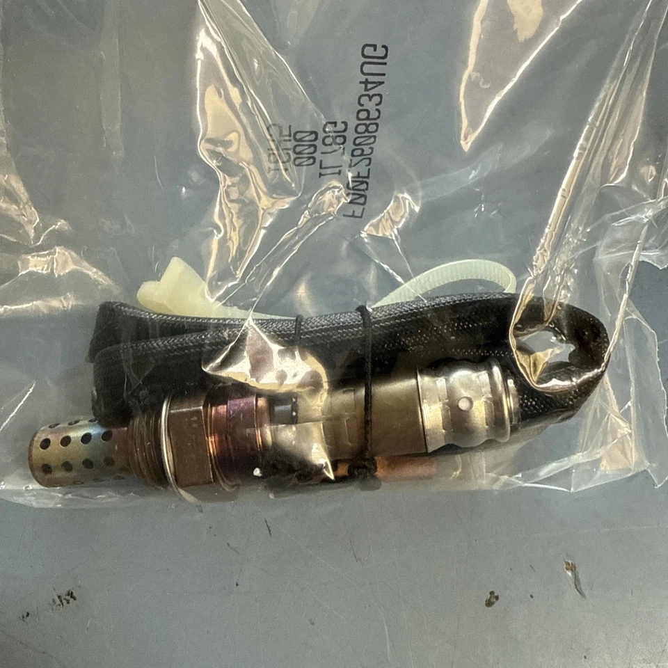 Upstream Oxygen O2 Sensor Bosch 13647 For Lexus IS300 3.0L L6 2001-2005 - Image 3 of 4