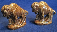 Vintage Rosemeade pottery Bison/Buffalo w/holes for salt & Pepper S&P - 2-3/4"