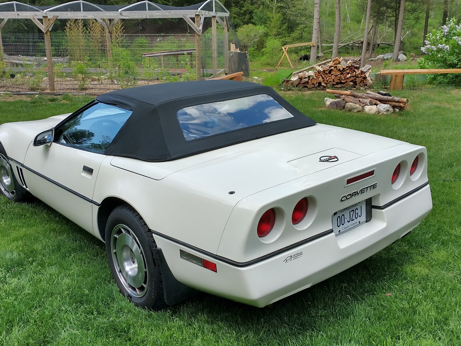 1986 White Chevrolet Corvette   | C4 Corvette Photo 3