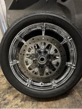 Take-off Harley Davidson CVO Slicer Wheel, Tire & Rotors Baggers CVO-CH-301-17-1