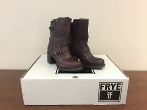 frye scarpe