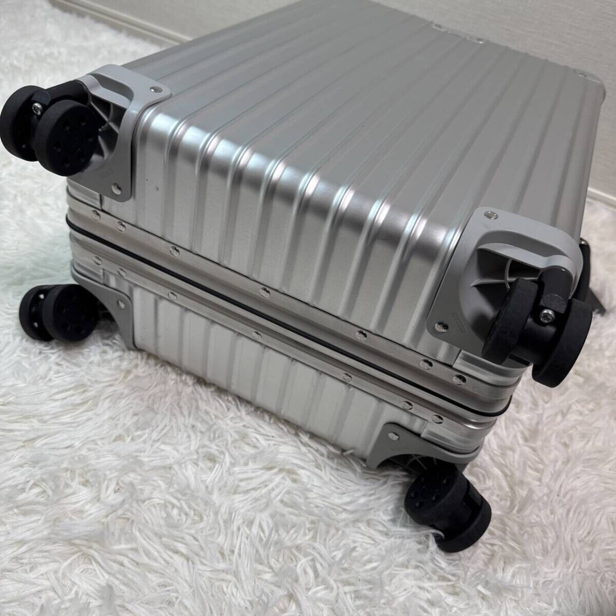 Rimowa Classic Cabin 36L Silver 4-wheels Carry Case Suitcase Rimowa Classic Cabin 36L Silver 4-wheels Carry Case Suitcase