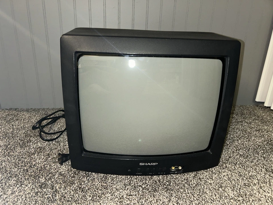 VINTAGE Sharp 13K-M100 13" CRT TV Front Inputs - Retro Gaming Television TESTED - Image 2 of 3