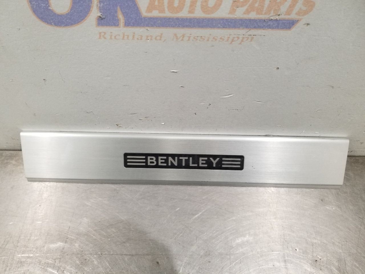 17 BENTLEY BENTAYGA INTERIOR DOOR SILL SCUFF PLATE TRIM FRONT RIGHT PASSENGER