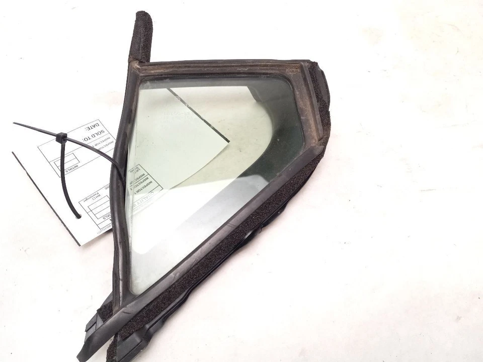 ПЕРЕДНЯЯ ЛЕВАЯ ДВЕРЬ УГЛОВАЯ ВЕНТИЛЯЦИОННАЯ ЧЕТВЕРТЬ СТЕКЛА подходит для TOYOTA PRIUS C 2012 - 2019 OEM - Изображение 2 из 4