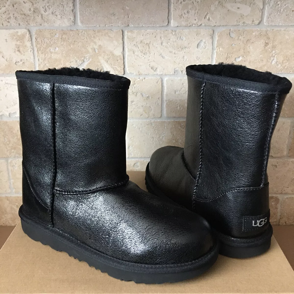 UGG Classic Short II Metallic Sparkle Black Leather Boots Youth Kid 6 =  Womens 8