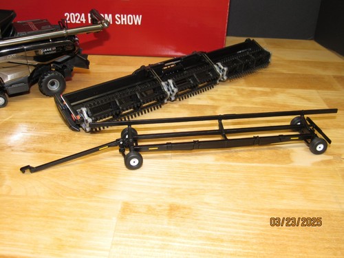 1/64 Case IH AF11 Combine 2024 Farm Show Chase w/ Black Unverferth Header Cart - Picture 4 of 17