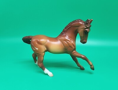 1999 Breyer Reeves Stablemate Warmblood G2 Chestnut Brown Male Toy Horse Stable