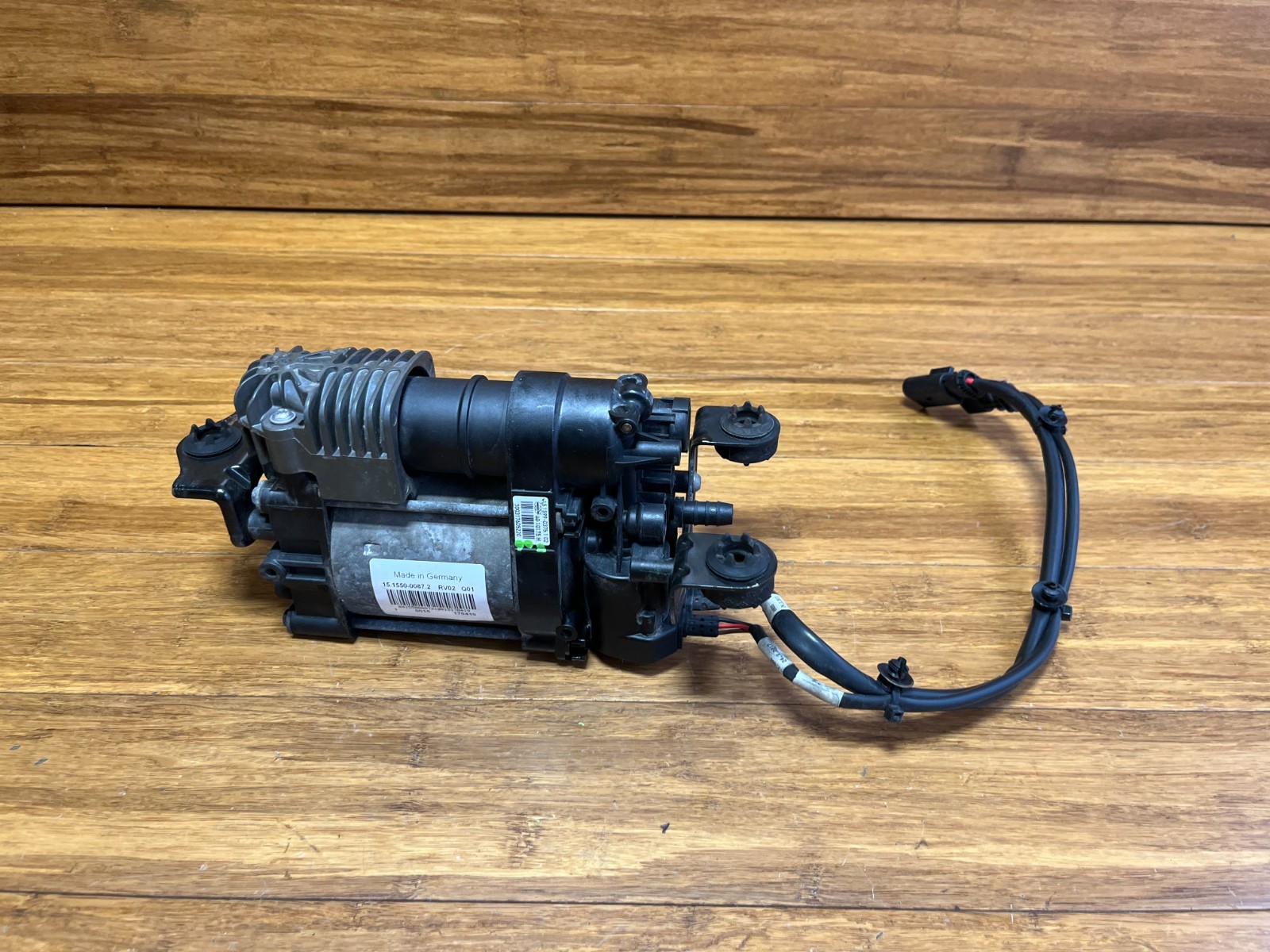 2017-2020 Maserati Levante M161 Airmatic Air Suspension Compressor Pump OEM