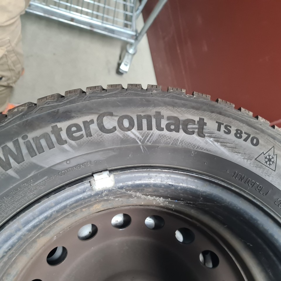 Pneumatiky Continental WinterContact TS 850 P 225/60 R18 104V