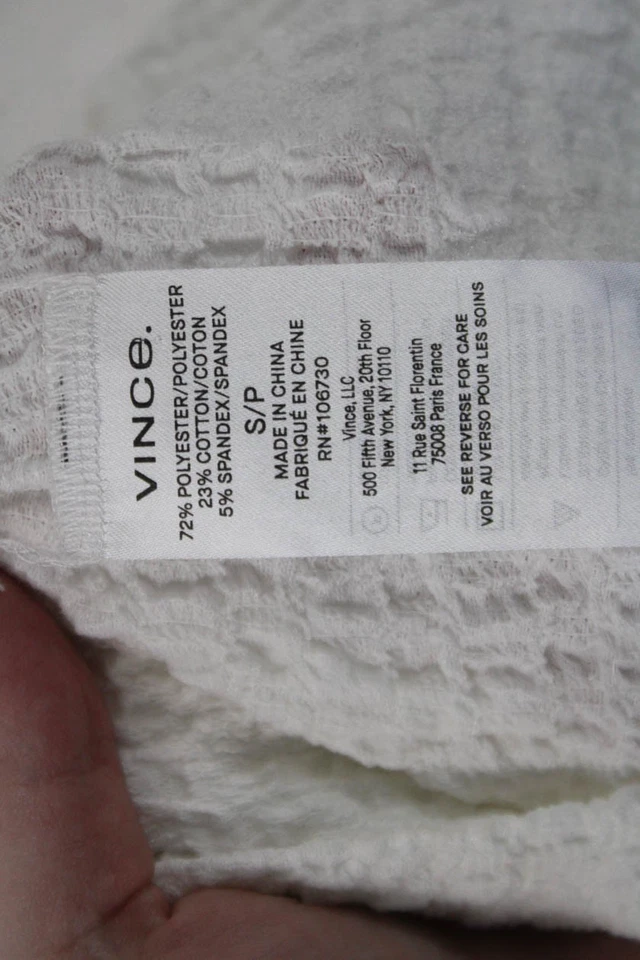 Blusa Vince Feminina Básica Branca Decote V Manga Curta Pequena Tamanho 3 - Imagem 4 de 4