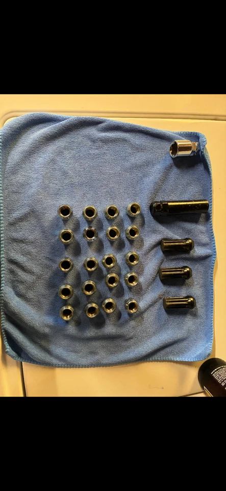 SET OF 5 COOPER DISCOVERER RUGGED TREK TIRES & 5 BLACK RHINO ARESENAL RIMS 17 X - Image 2 of 4