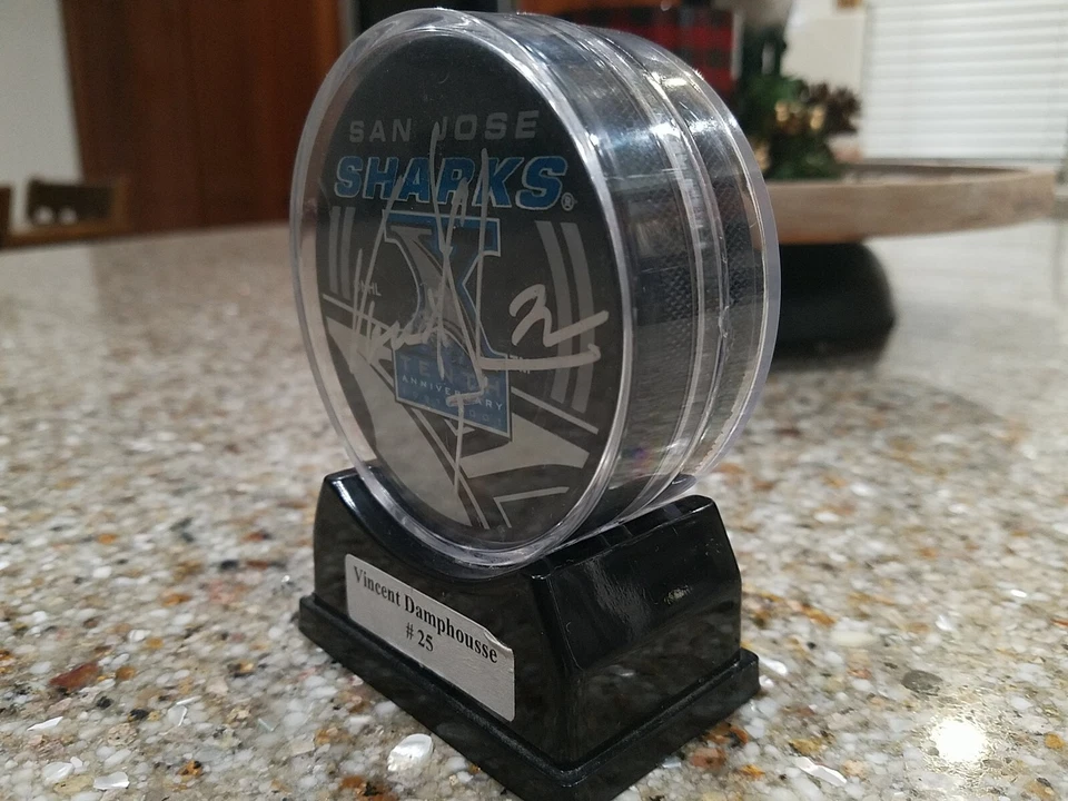 VINCENT DAMPHOUSSE #25 AUTO SAN JOSE SHARKS OFICIAL DÉCIMO ANIVERSARIO JUEGO DISCO Foto 3 de 4