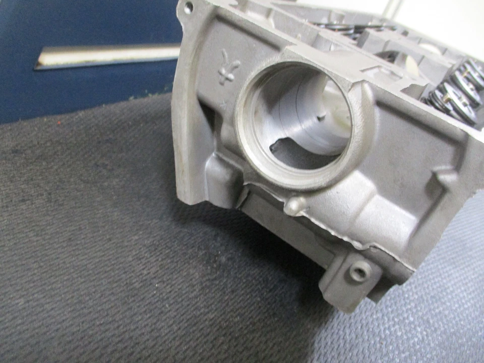 Plymouth Champ/Dodge Colt 1979-84 - culata 1,4 L 4G12 (sin balancines) (defecto) Foto 3 de 4