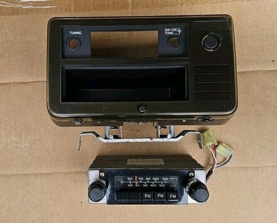1981 1982 Toyota Corolla KE70 AM FM Radio With Swivel Style Housing Box / OEM