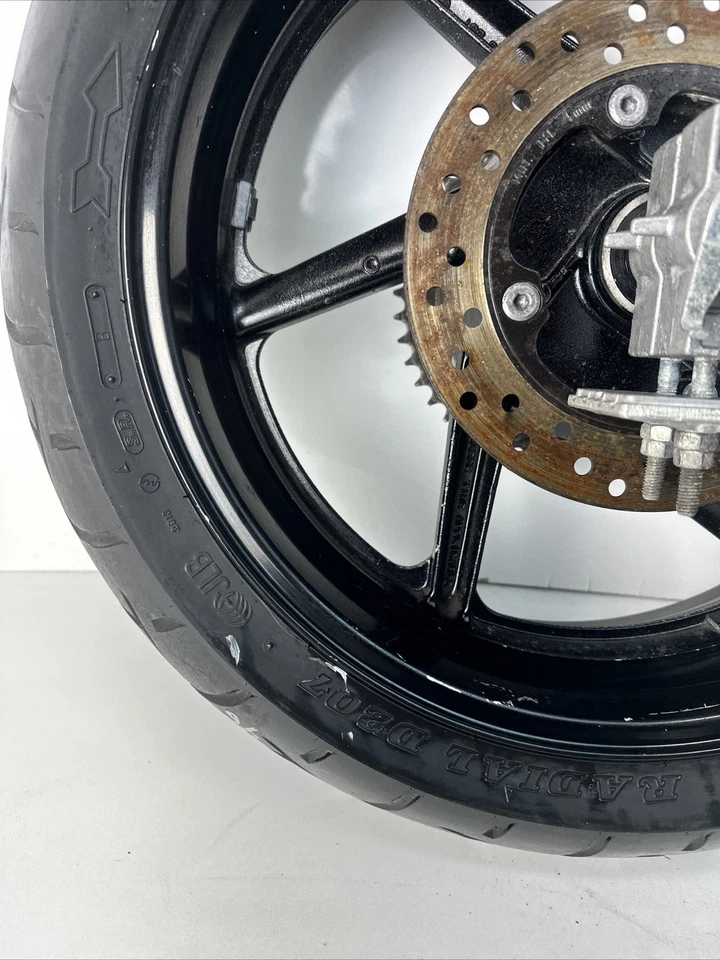 Llanta trasera Honda CBR600F3 1996 con piñón de rotor de neumático OEM llanta recta buena Foto 2 de 4