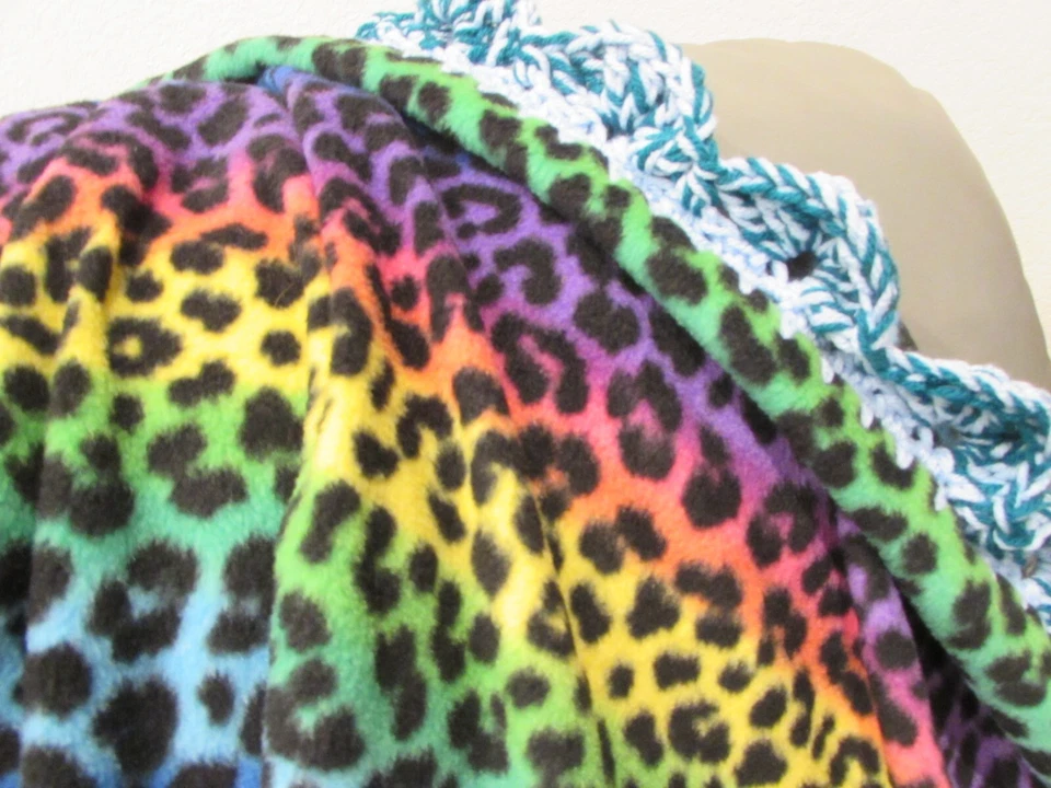 Manta afgana de leopardo colores brillantes con borde de ganchillo arco iris súper concha Foto 3 de 4
