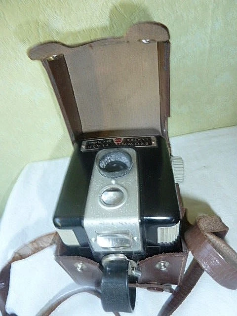 Appareil Photo Ancien - Kodak Brownie Flash + Étui Cuir - Made In