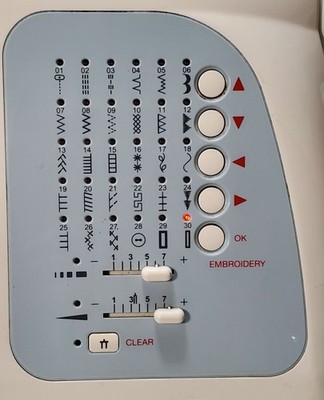Singer Futura XL-400 Embroidery Sewing Machine Powers On Untested