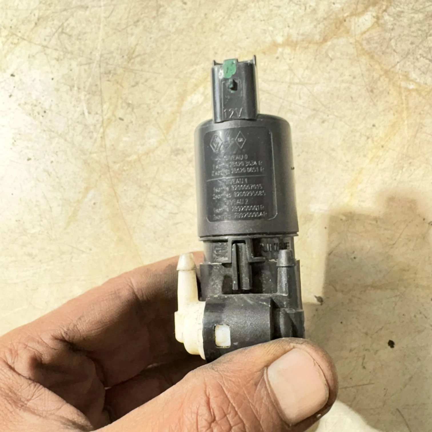 Washer pump electrical connector detail