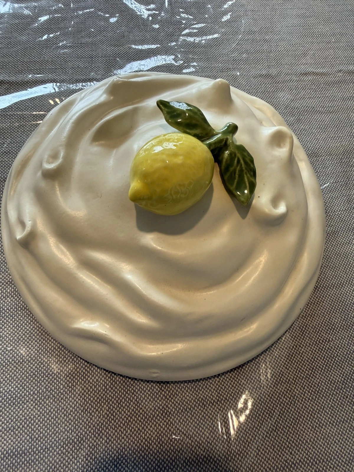 VTG LEMON MERINGUE Pie Dish Keeper 11”Ceramic KITCHEN STORAGE MCM HOME
Opens in a new window or tab