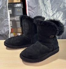 UGG Women s Bailey Button II Boot Size 8 S/N 5803