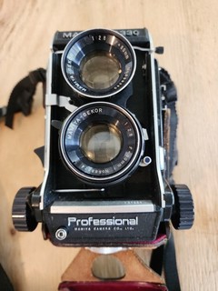 Mamiya C330 Professional 120 Medium Format TLR Camera With Case & strap